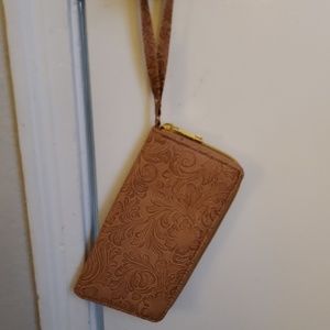Wristlet purse